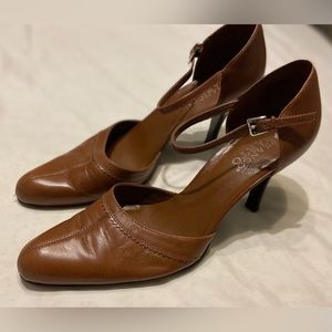 Beautiful light brown leather strap heels. 8.5.